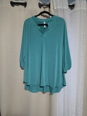 Dear Scarlett Lizzy Top Relaxed V-Neck Women's Top in Teal